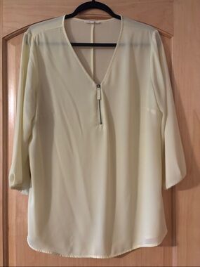 Maurices Pale Yellow V-Neck Zip Front Blouse